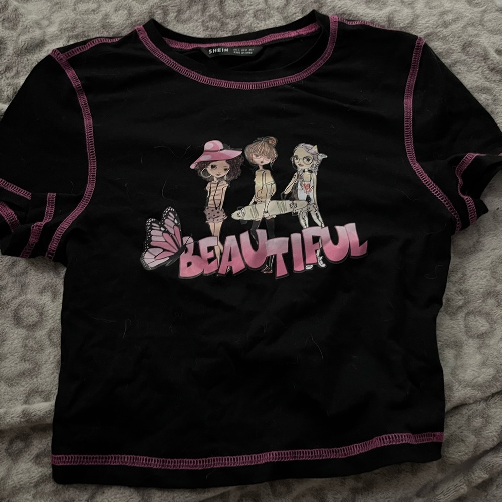 contrast stitch letter and figure graphic tee